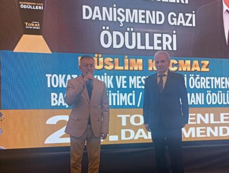 24. Tokat Enler Ödül Töreni’nde Müslim Kaçmaz’a “En İyi Eğitmen ve Proje Uzmanı” Ödülü