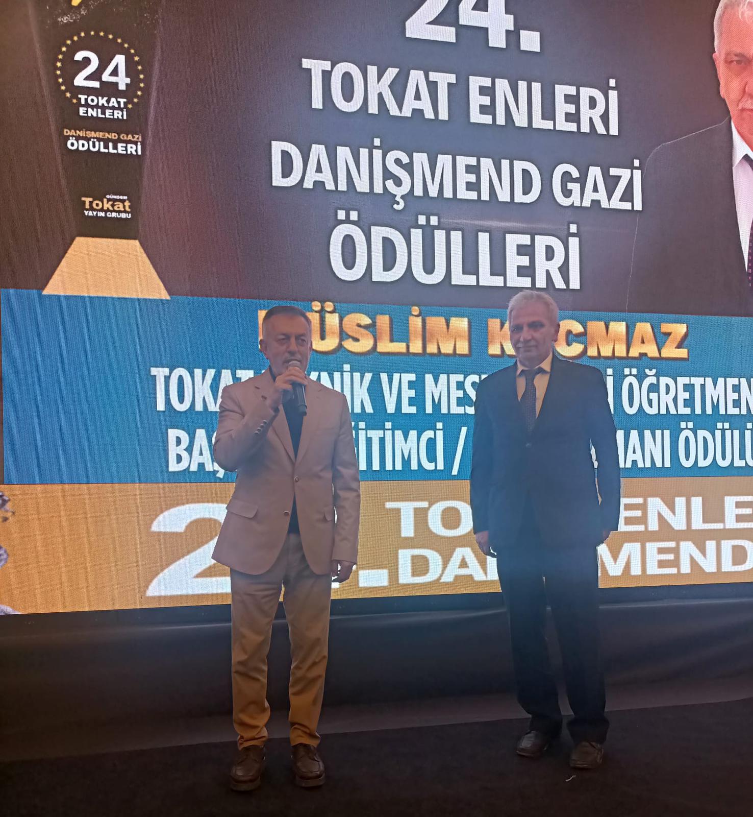 24. Tokat Enler Ödül Töreni’nde Müslim Kaçmaz’a “En İyi Eğitmen ve Proje Uzmanı” Ödülü
